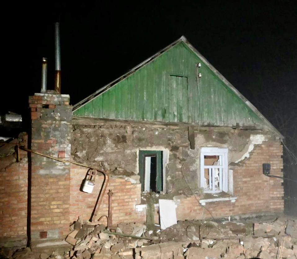 Били з “Ураганів”, “Градів” та важкої артилерії, поранено дитину: окупанти обстріляли дві громади Дніпропетровщини