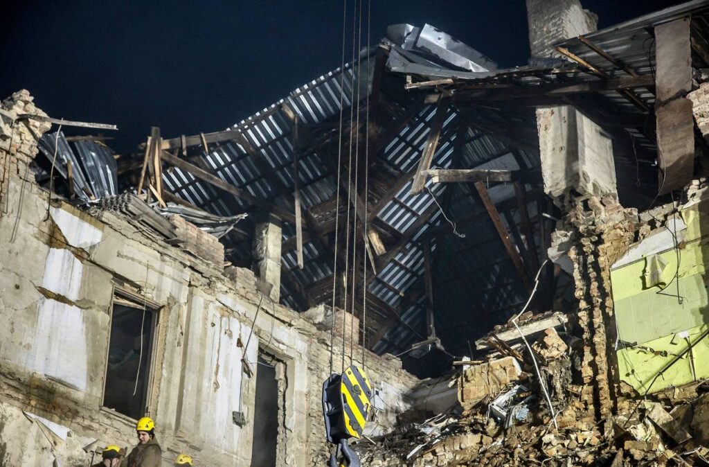 Під завалами багатоповерхівки у Кривому Розі знайшли тіло півторарічного хлопчика – ОВА