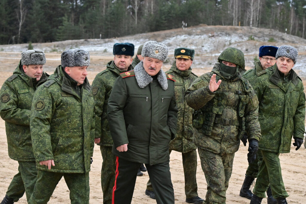 Не мають достатніх потужностей: у ЗСУ розповіли про причини накопичення військового “металобрухту” в Білорусі