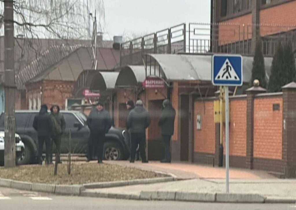 Через імовірне розкрадання коштів на будівництві укріплень: СБУ обшукує житло голови Сумської облради