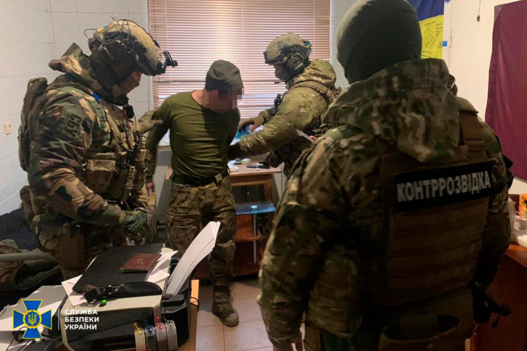 Мобілізувався до лав ЗСУ та “зливав” дані про базування та переміщення Сил оборони: СБУ затримала агента ФСБ