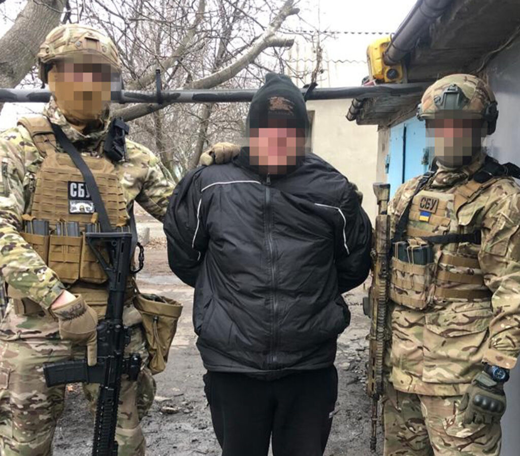 Розвідував позиції ЗСУ та коригував ракетні удари: СБУ затримала агента РФ, який виявився депутатом “ОПЗЖ”