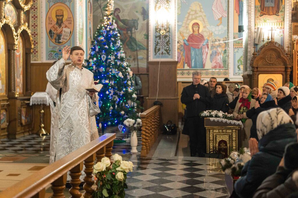 Церква, яка керується з москви, не може бути українською – Петро Порошенко в Рівному