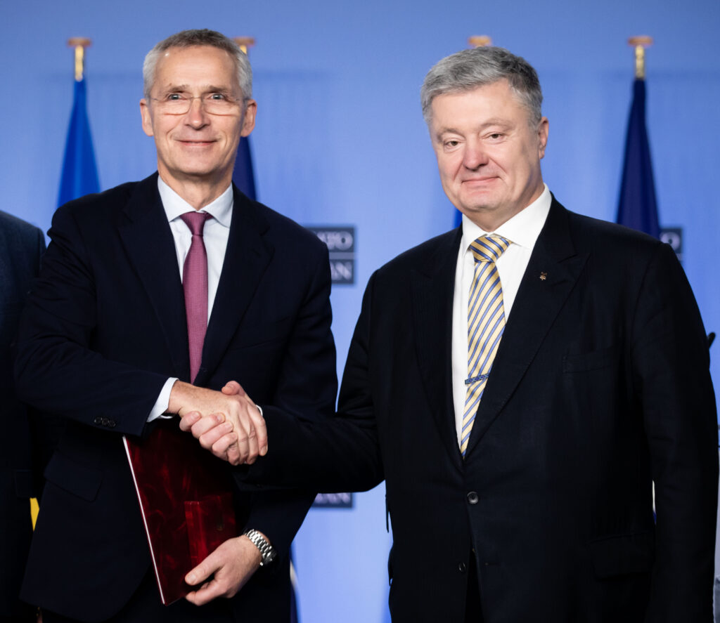 Порошенко призвал Столтенберга ускорить рассмотрение членства Украины в НАТО