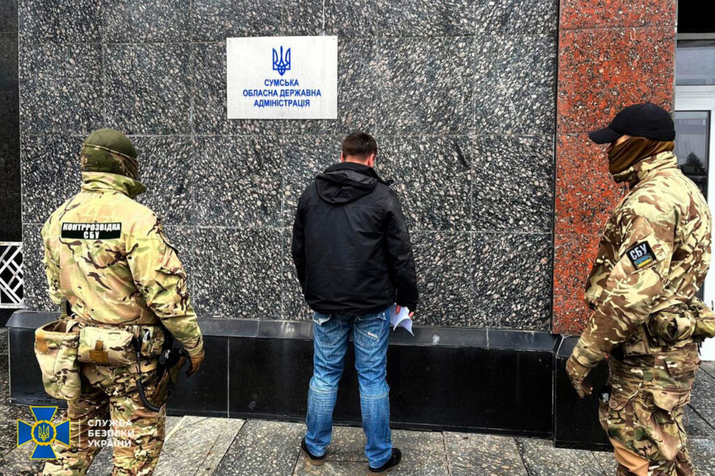 Намагався влаштуватись до обласної військової адміністрації: СБУ затримала агента ФСБ у Сумах
