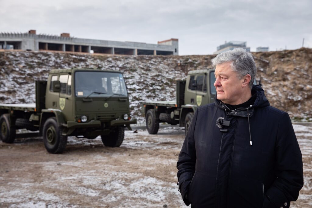 Порошенко анонсирует новый проект с британскими грузовиками DAF для защиты от «Шахедов»