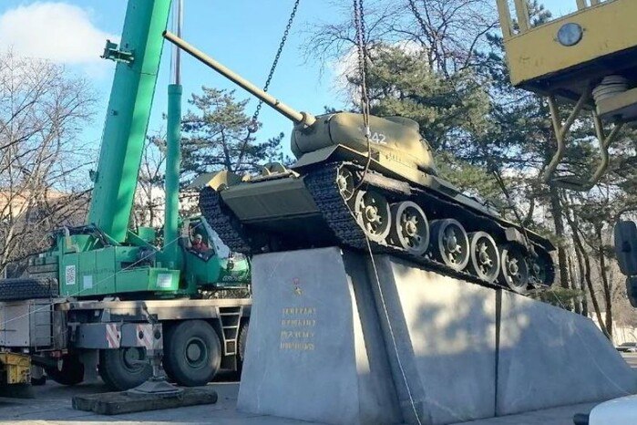 У Дніпрі знесли радянський пам’ятник “Танк”