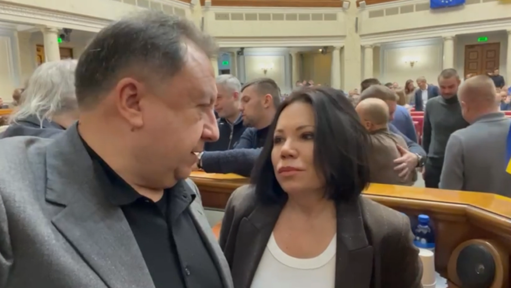 Під тиском “Європейської Солідарності” Верховна Рада таки позбавила мандатів нардепів-агентів кремля