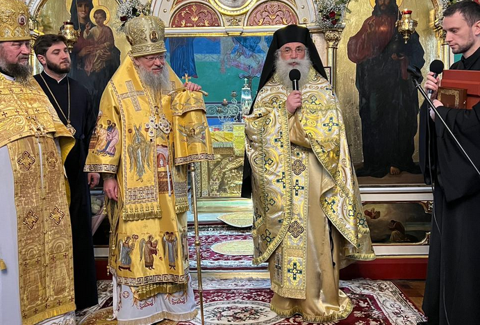 Позбавлений громадянства України митрополит УПЦ МП досі веде богослужіння на Буковині