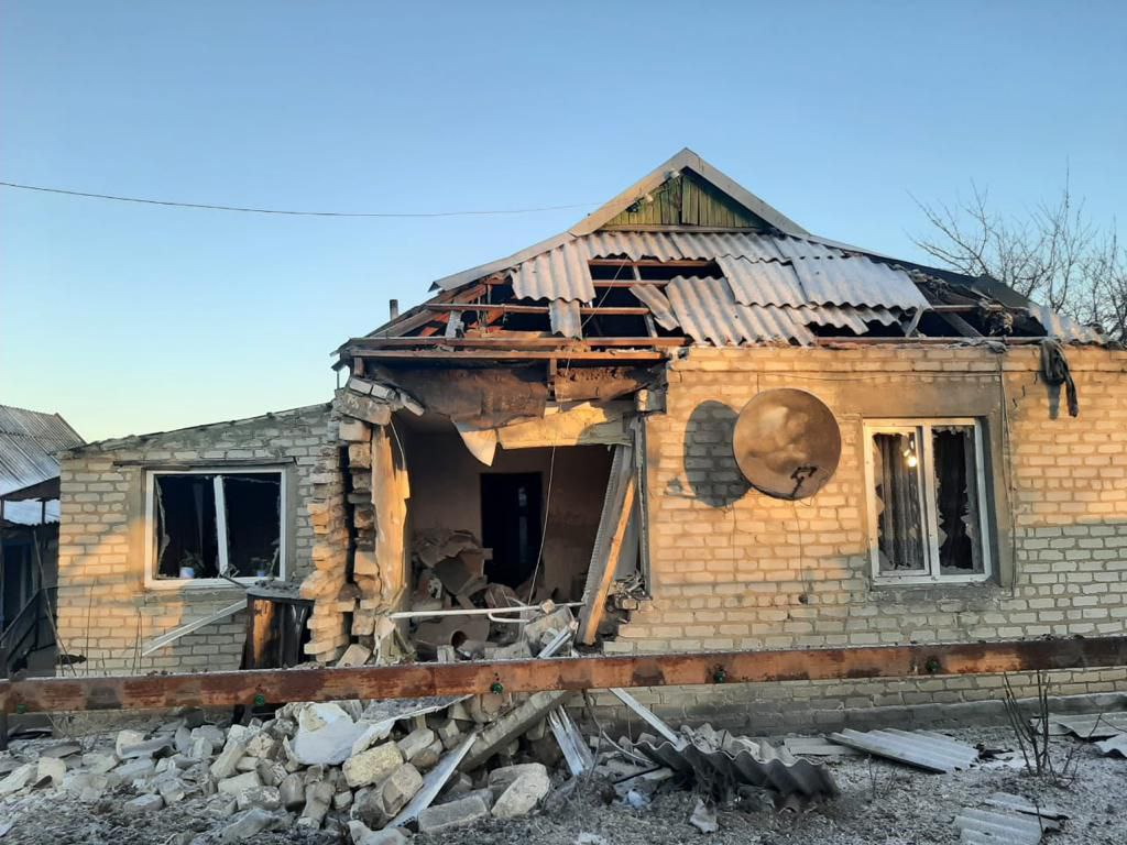 Пошкодили багатоповерхівки, приватні будинки та лікарню: окупанти обстріляли шість населених пунктів Донеччини