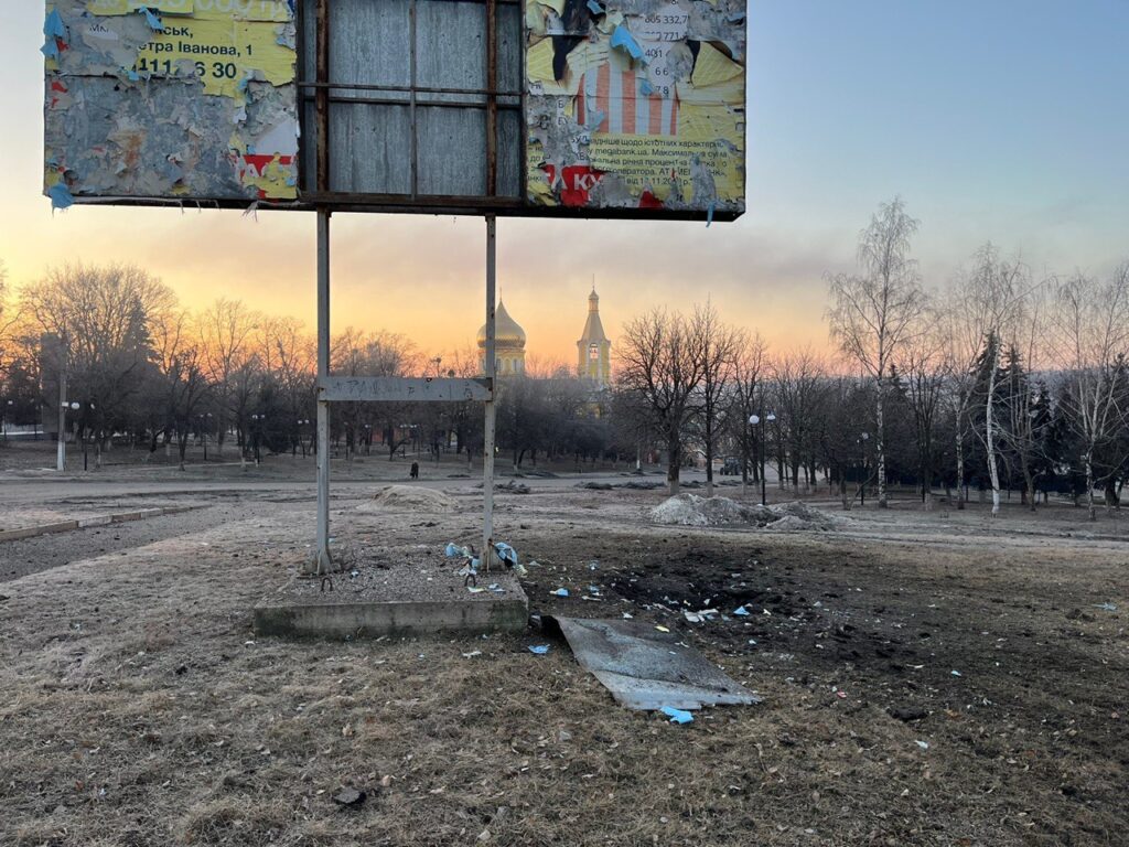 Дві людини загинули, ще четверо зазнали поранень: росіяни масовано обстріляли три райони Харківщини