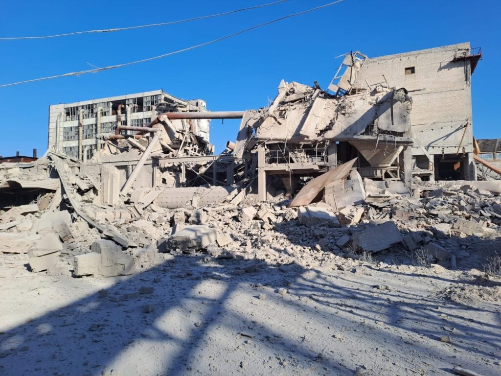 Окупанти вдарили по Часовому Яру та ще чотирьох населених пунктах Донеччини, дві людини загинули, ще п’ять поранені
