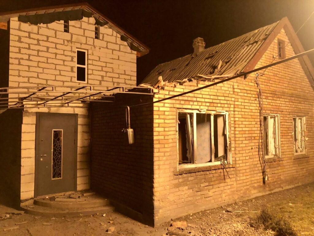 Росіяни з важкої артилерії атакували Нікопольський район: є пошкодження