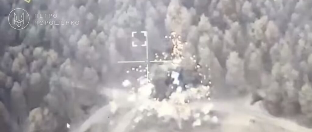 Паліть їх, хлопці! – Порошенко показав, як «Посейдон» корегує знищення російської техніки