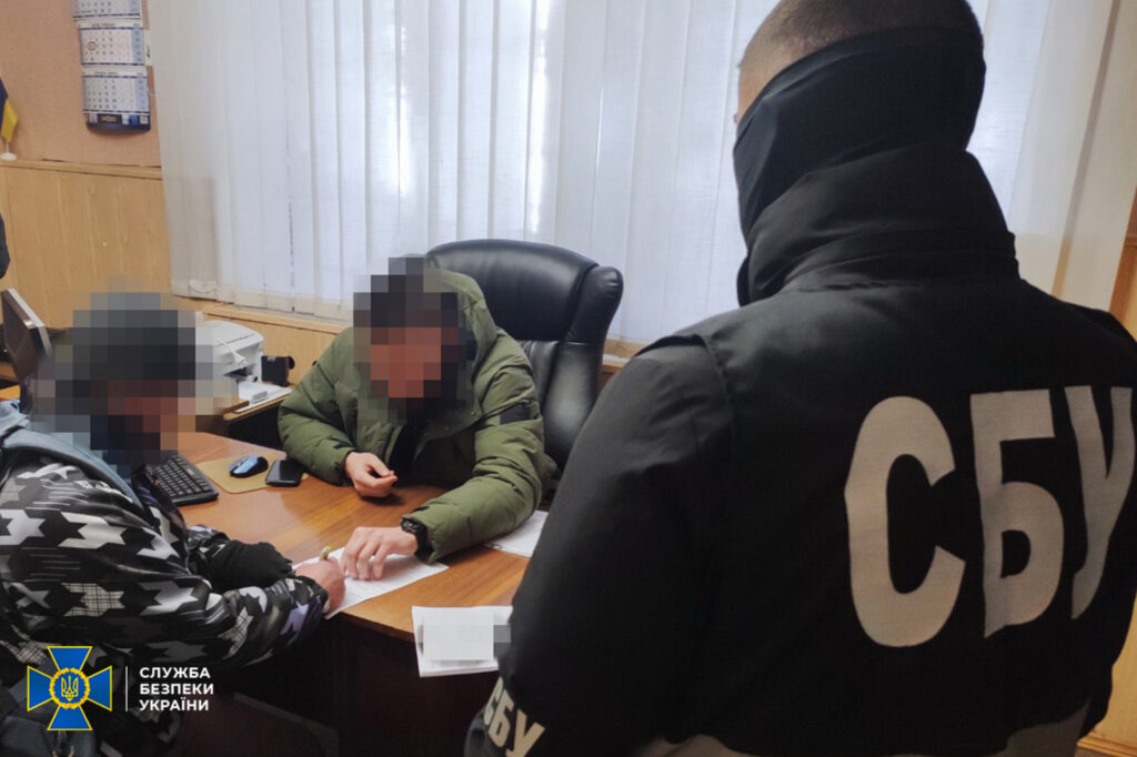 Вихваляли злочини окупантів: СБУ затримала двох агітаторів-колаборантів, серед них ексчиновник Чернігівщини