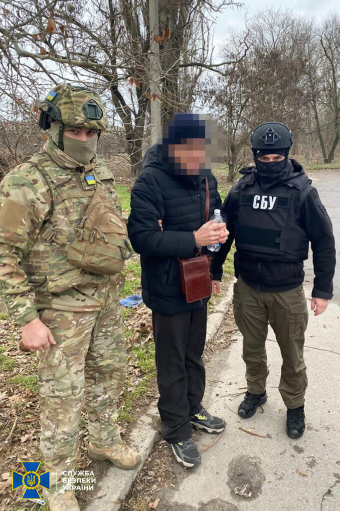 Виготовляв агітматеріали для “референдумів”: СБУ затримала директора рекламної агенції у Херсоні