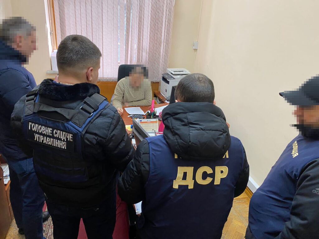 Чиновників Одеської ОВА викрили на розкраданні коштів на оборону й гуманітарну допомогу: подробиці