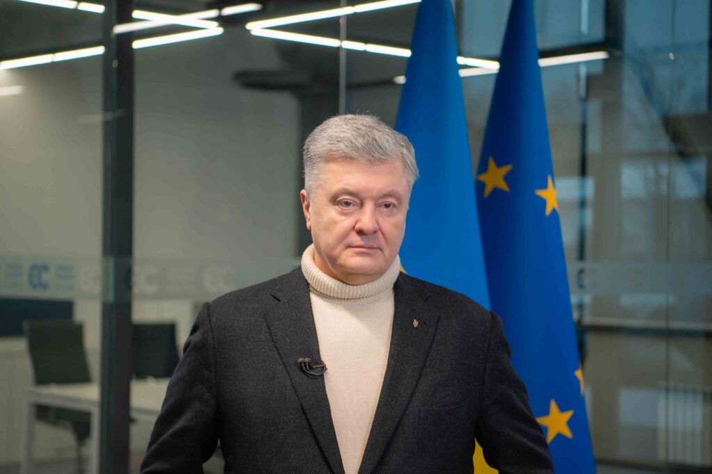 Порошенко нагадав “слугам” про Конституційний Суд і перейменування російської церкви