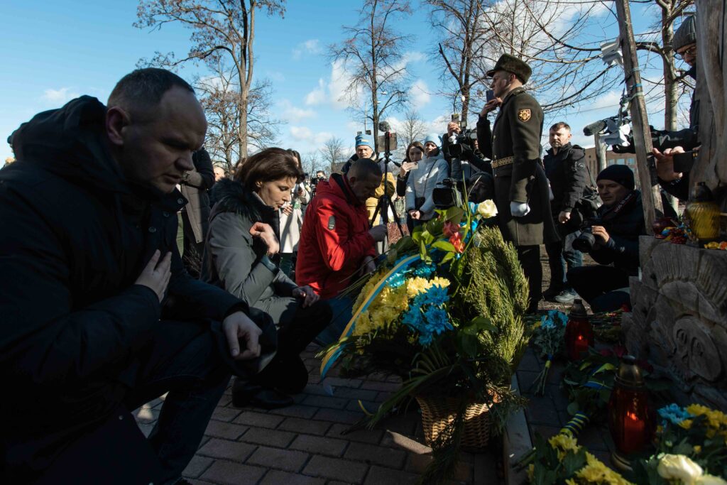 Депутати «Євросолідарності» разом з родинами загиблих вшанували пам`ять Героїв Небесної Сотні