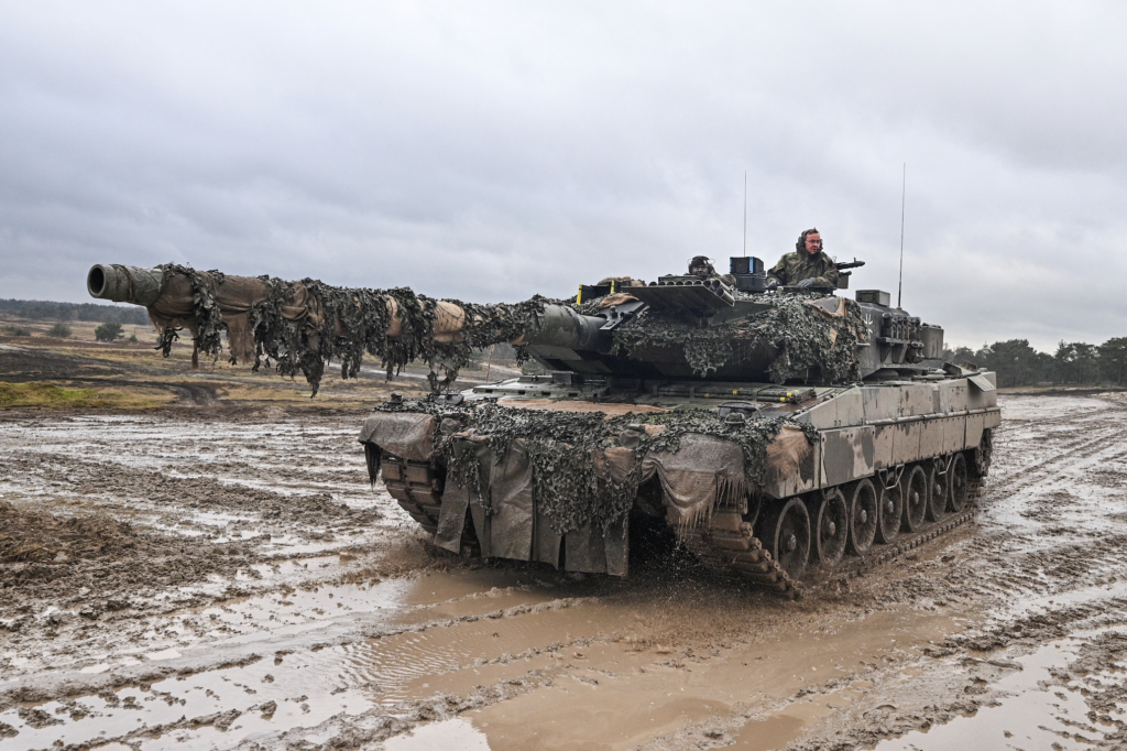 Шість танків Leopard 2, які передала Іспанія, вже прямують до України