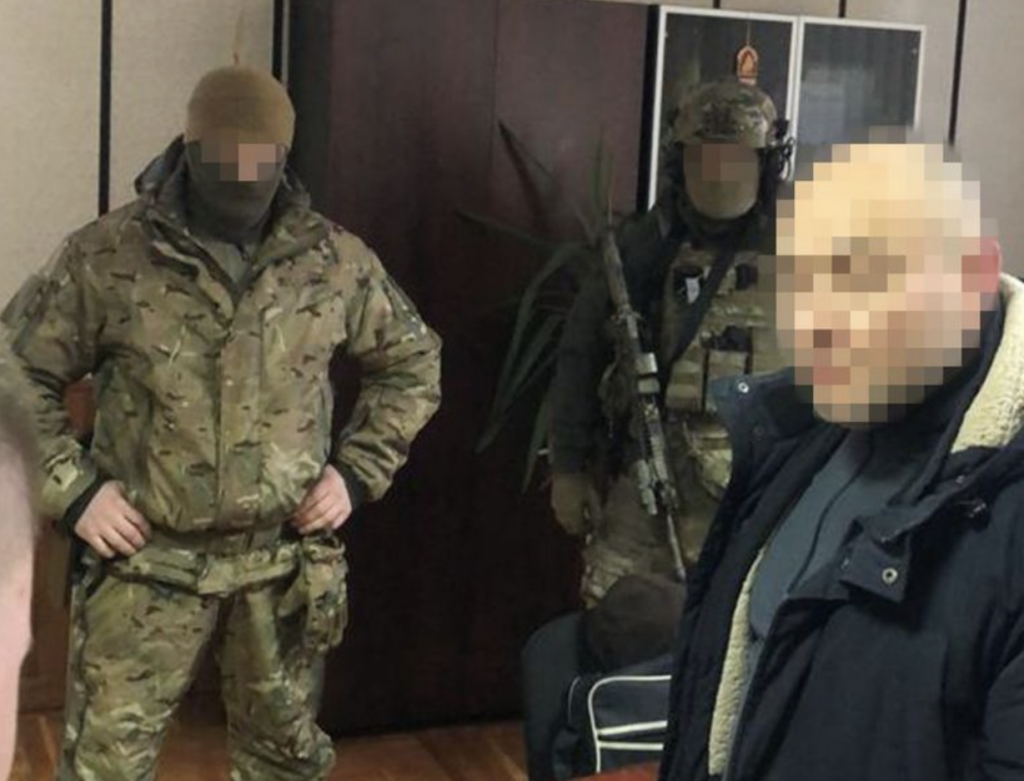 У Чернігові співробітник “Укрзалізниці” коректував удари по Києву – СБУ