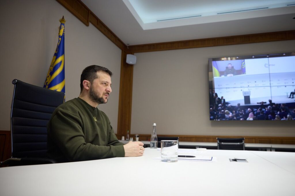 Якщо ми зламаємося, Путін буде “їсти” інші держави – Зеленський закликав не зволікати з наданням Україні зброї