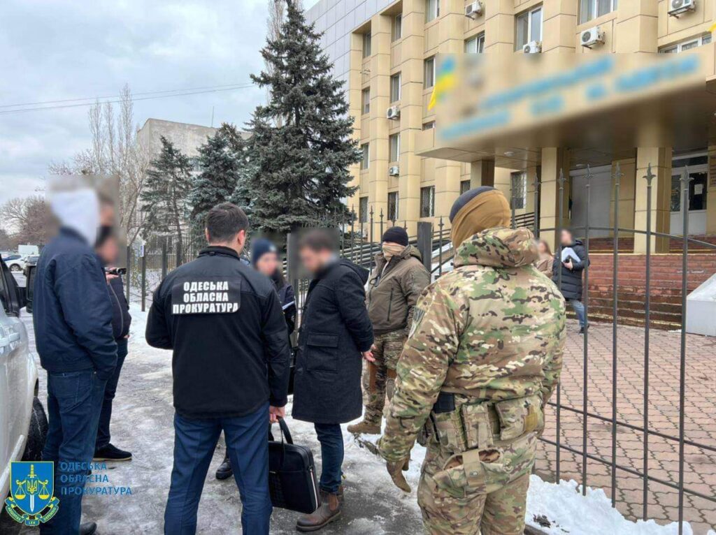 “Продавав” інформацію про обшуки та судові клопотання: в Одесі за корупцію затримали помічника судді