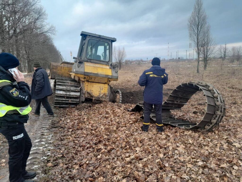 На Київщині трактор підірвався на ворожій протитанковій міні: тракторист дивом уцілів