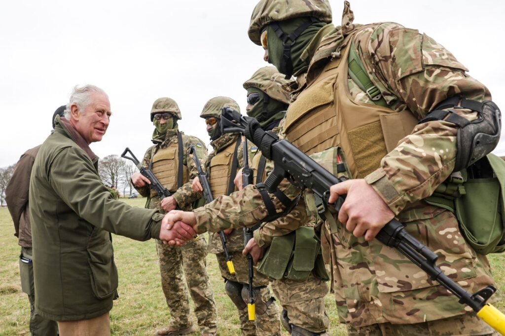 Король Чарльз ІІІ посетил обучение украинских военных в Великобритании