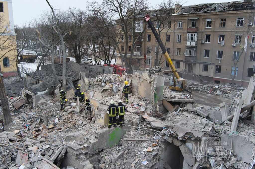 У Краматорську завершився розбір завалів будинку який вщент знищили військові РФ