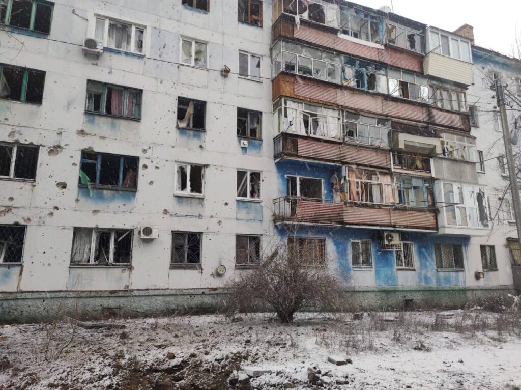 Одна жінка загинула, ще одна зазнала поранень: окупанти зранку з артилерії обстріляли Нікополь