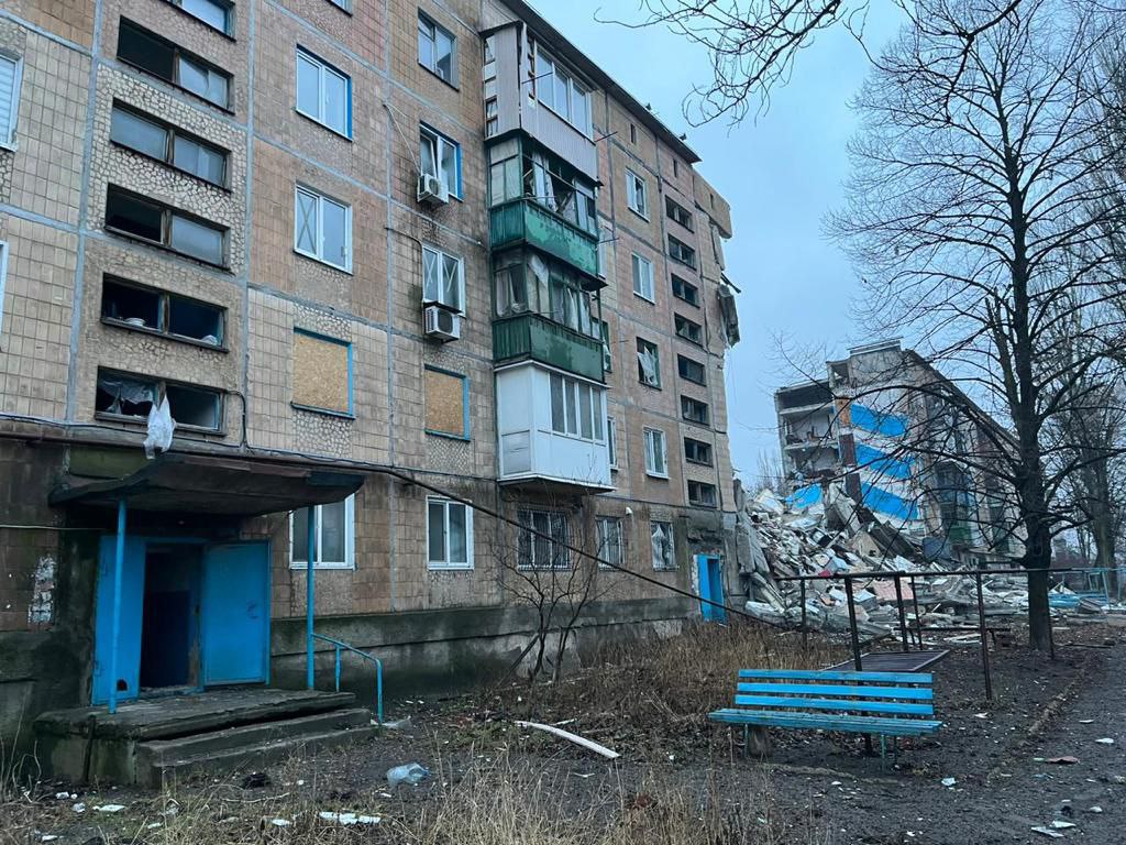 Російські окупанти завдали ракетного удару по селу на Донеччині та обстріляли Авдіївку