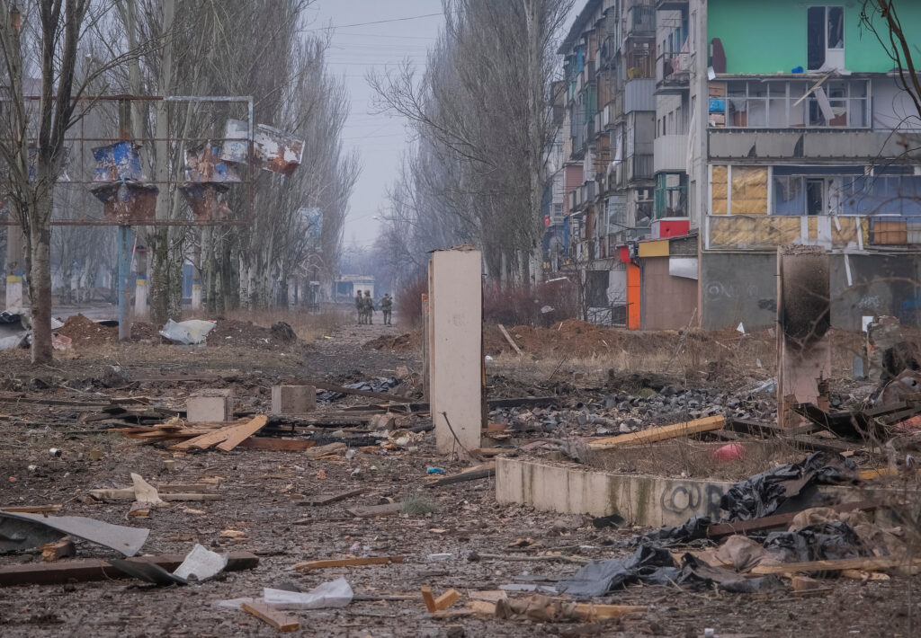 Фортеця Бахмут: українські захисники показали, який вигляд має місто після дев’яти місяців бойових дій