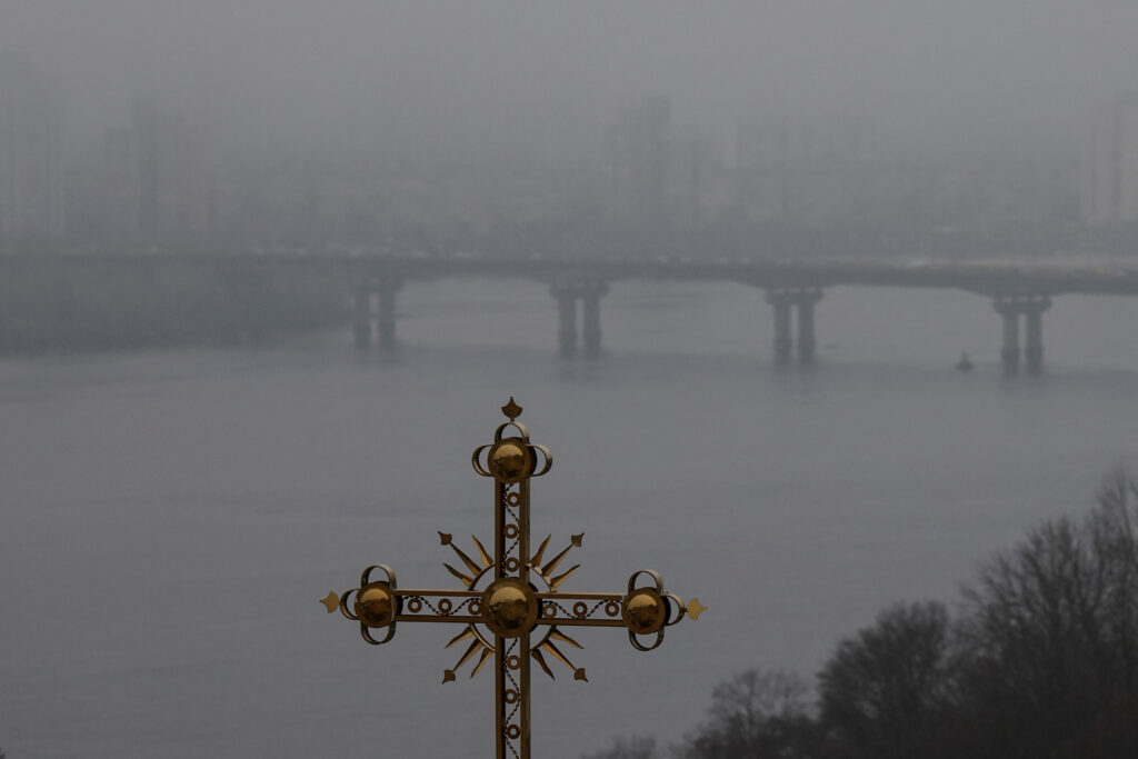 У Хмельницькому попи та прихожани УПЦ МП побили українського військового прямо у храмі