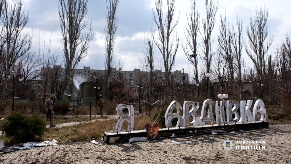 Бої за Авдіївку: через атаки росіян до міста призупинили підвезення гуманітарки