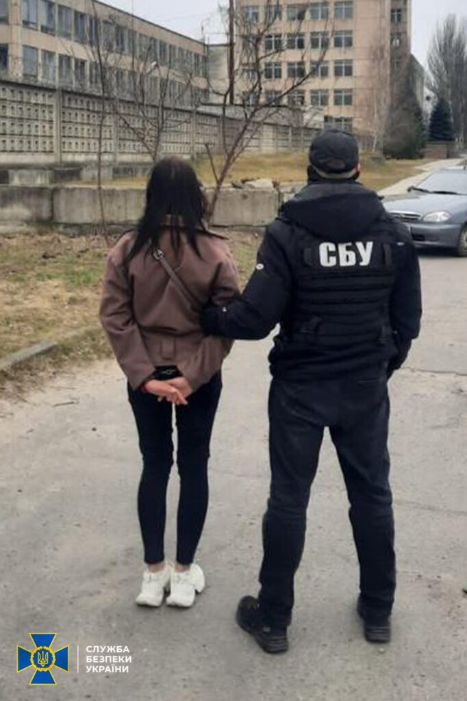 Розвідували дані про військові та критичні об’єкти: СБУ затримала колаборантку на Кіровоградщині