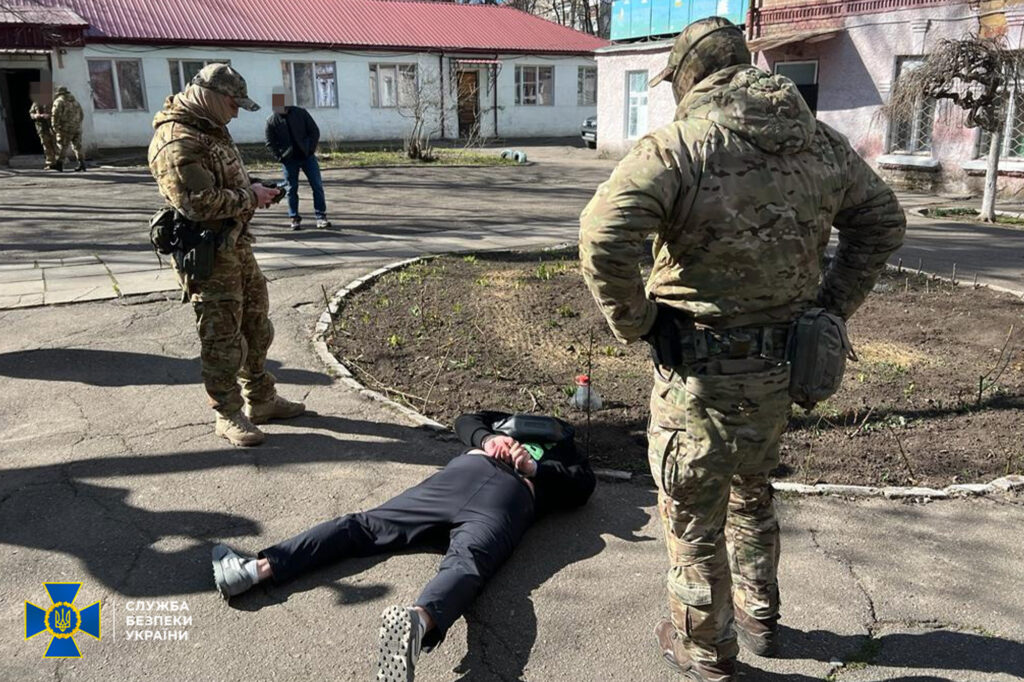 Збирав дані про новий підрозділ ЗСУ та коректував ракетні удари: на Одещині затримали експравоохоронця-колаборанта