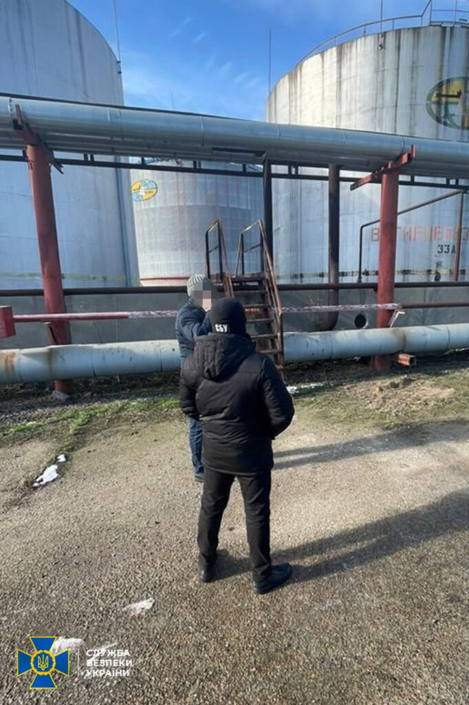 Вилучили нафтопродуктів на 800 мільйонів гривень: СБУ провела обшуки на складах “Укрнафти” і “Укртатнафти”