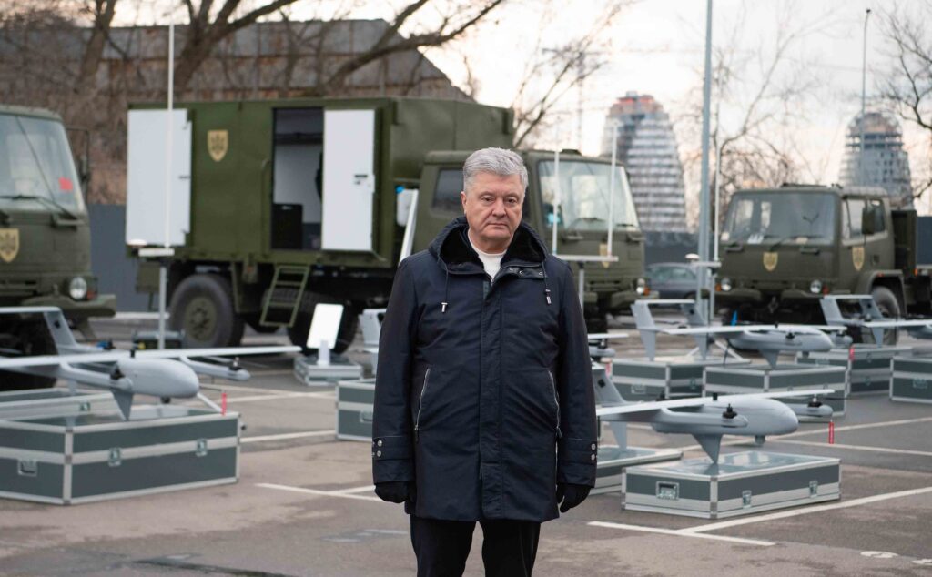 Месть за Героя: Порошенко призывает еще больше поддерживать ВСУ и передает два комплекса БПЛА Poseidon