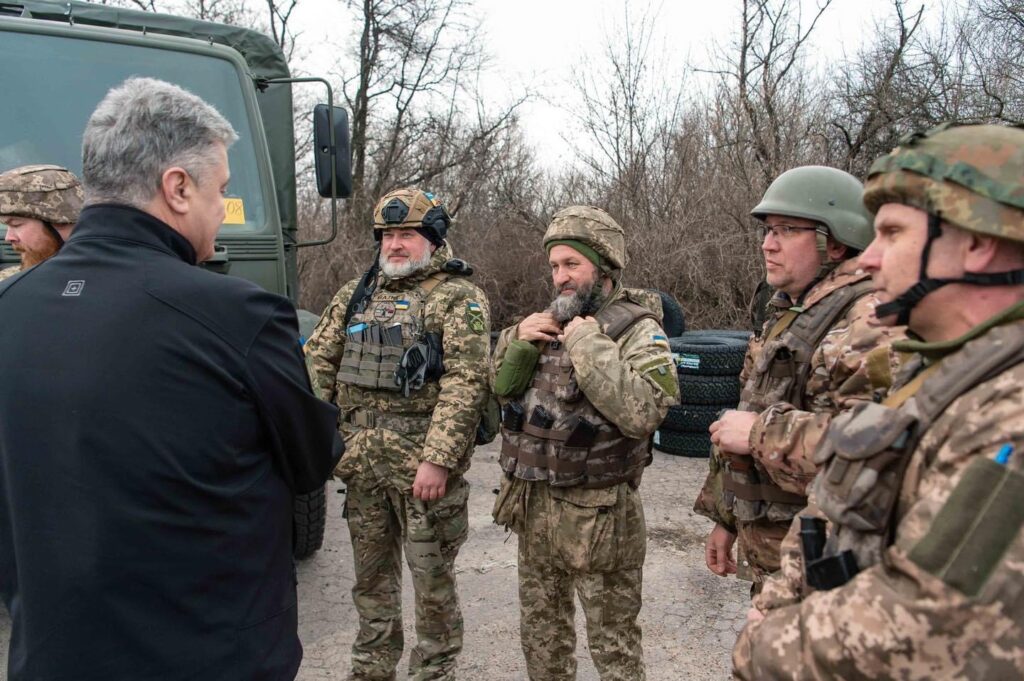 Мотивації у нас достатньо, потрібна зброя і боєприпаси – Порошенко під Бахмутом розповів про складові перемоги