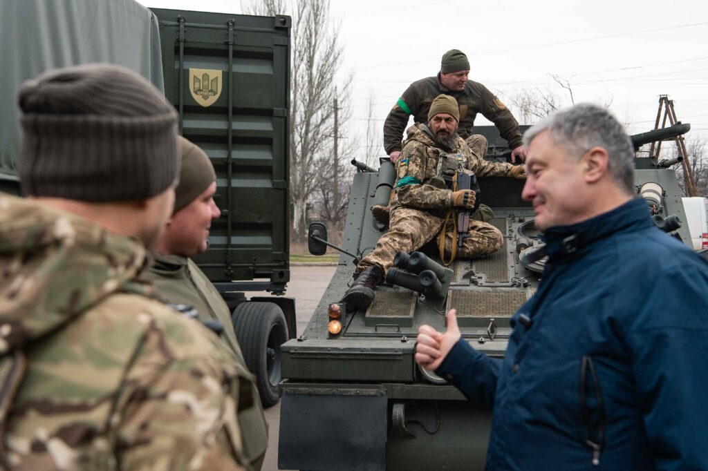 Стало известно, для чего Порошенко привез на фронт «Оркодава»
