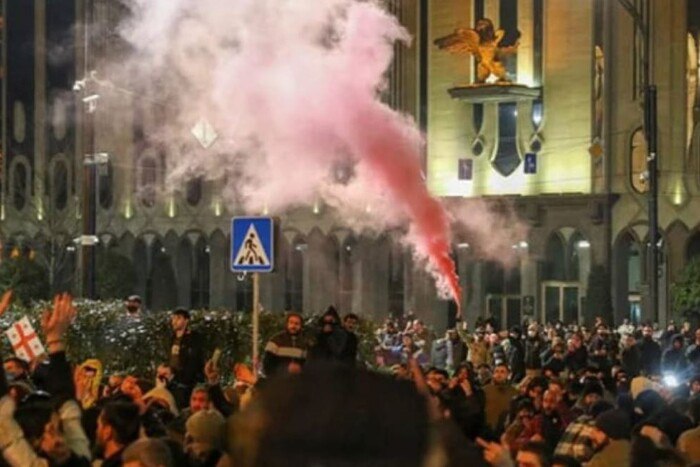 У центрі Тбілісі збирається новий мітинг: Україна офіційно висловила підтримку грузинському народу