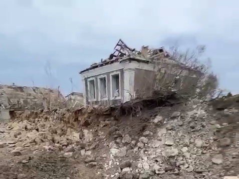 Окупанти обстріляли набережну Херсона та село у Бериславському районі: пошкоджені житлові будинки