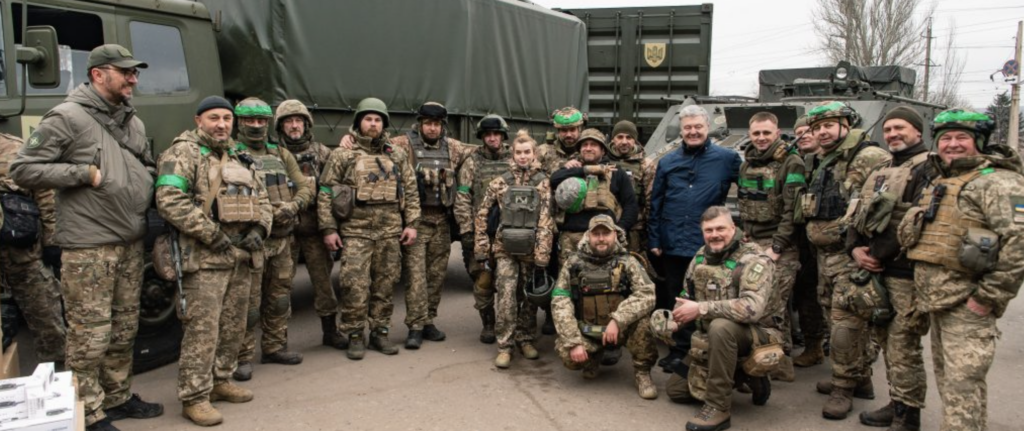 Порошенко на Донбасі пояснив значення оборони Бахмута для підготовки контрнаступу