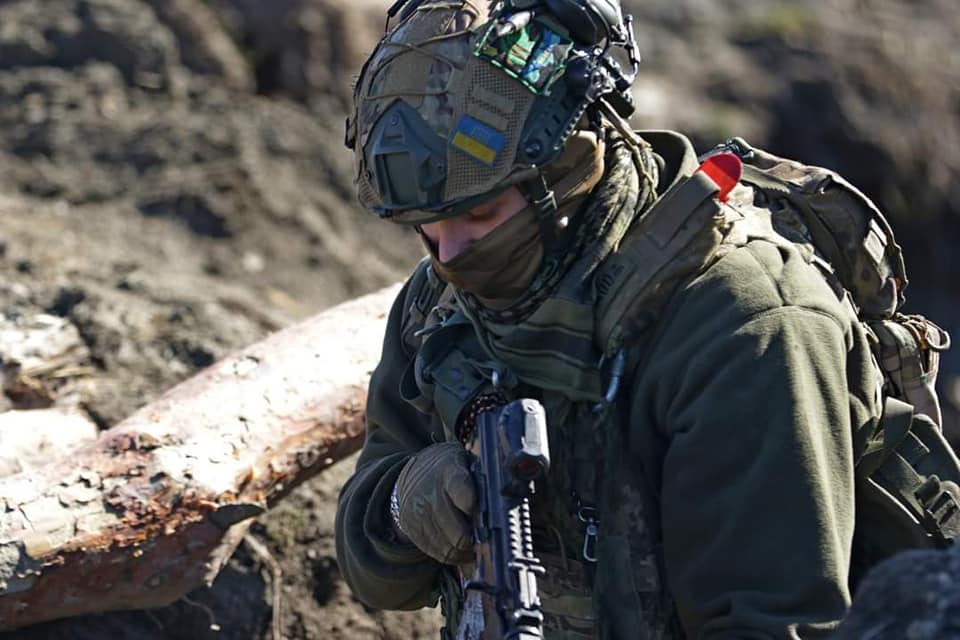 На Луганщині військовий з ТРО збив два розвідувальні дрони окупантів з автомата
