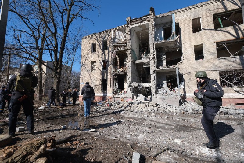 Росіяни вдарили ракетою по центру Краматорська: загинула людина, є поранені