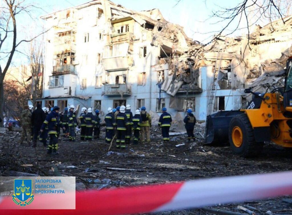 Обстрел многоэтажки в Запорожье: количество погибших возросло до четырех, еще пятеро считаются пропавшими без вести