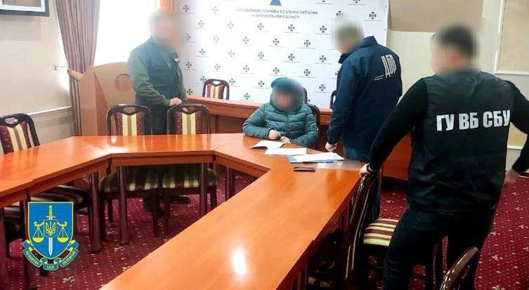 Виправдовувала агресію РФ, а злочини росіян у Бучі називала “інсценуванням”: на Волині повідомили про підозру співробітниці СБУ