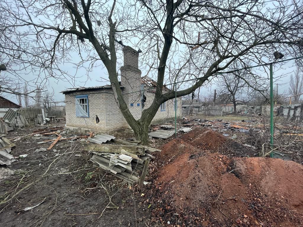 Россияне обстреляли 15 населенных пунктов Донбасса: произошли массированные разрушения, два человека погибли, еще восемь ранены