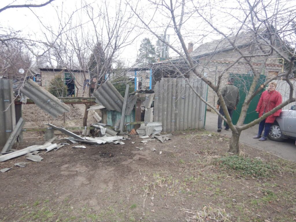 Росіяни зі “Смерчів”, “Ураганів” та артилерії обстріляли дев’ять населених пунктів Донеччини, спричинені масовані руйнування